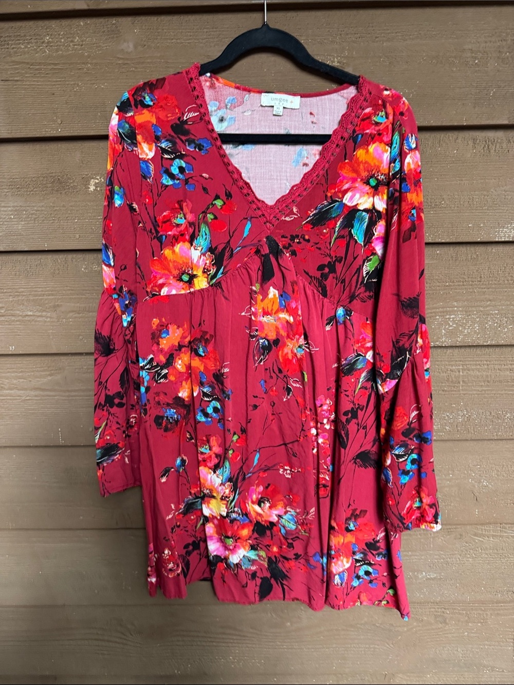 Umgee Plus Red Floral V-Neck Tunic with Multicolor Blooms size XL